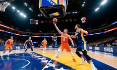 荷兰大胜波士尼亚，锋线火力无人能敌