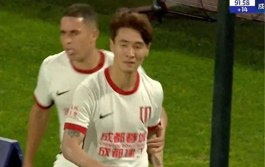 家人被辱骂&染红!韦世豪将社媒账号设为私密