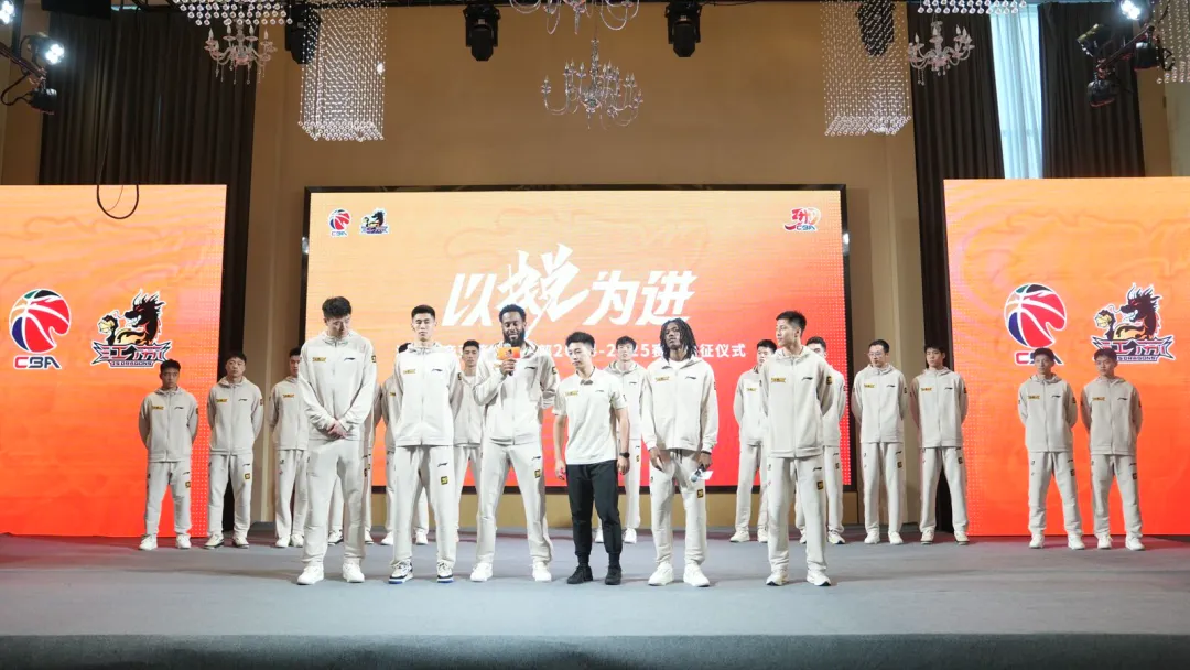 江苏签约双外援特奎维恩和J-汤普森加盟