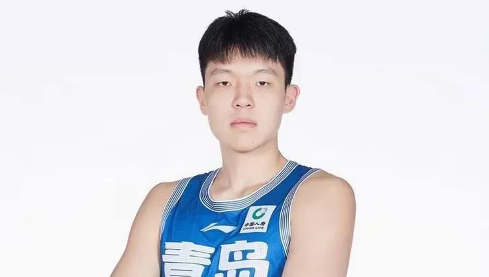 杨瀚森顶住鹈鹕双塔冲击奉上夏联含金量最高一战？